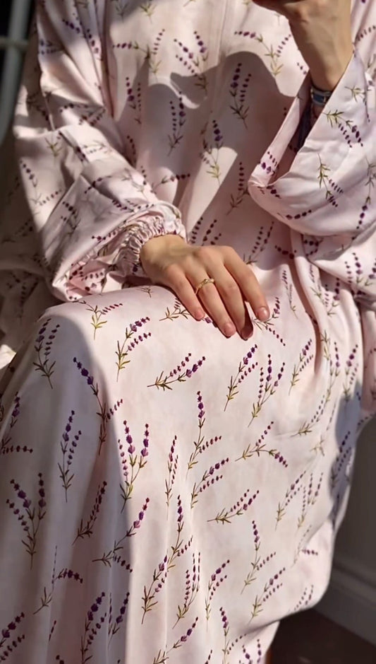 Abaya Set Nusayba mit großzügigem Butterfly-Schnitt und floralem Muster
