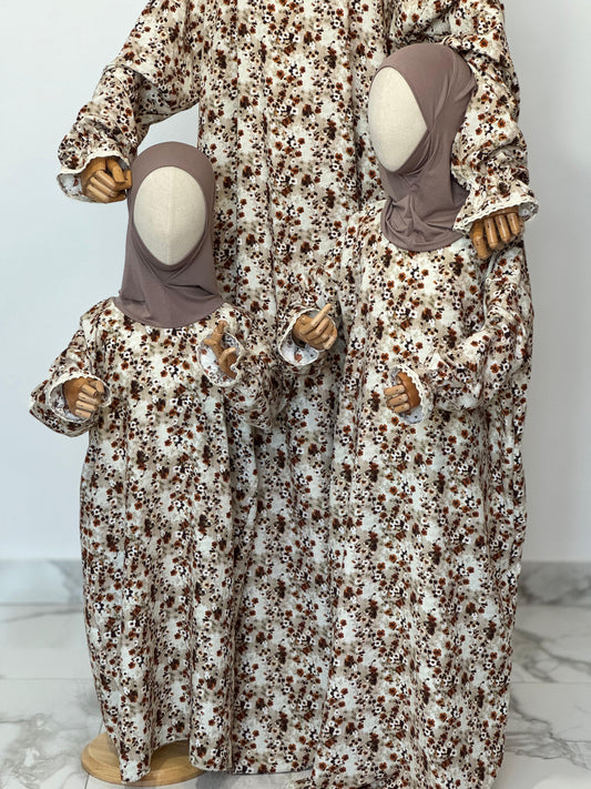 Detailansicht vom Gebetskleid Safa mit passendem Khimar und Blumenstoff