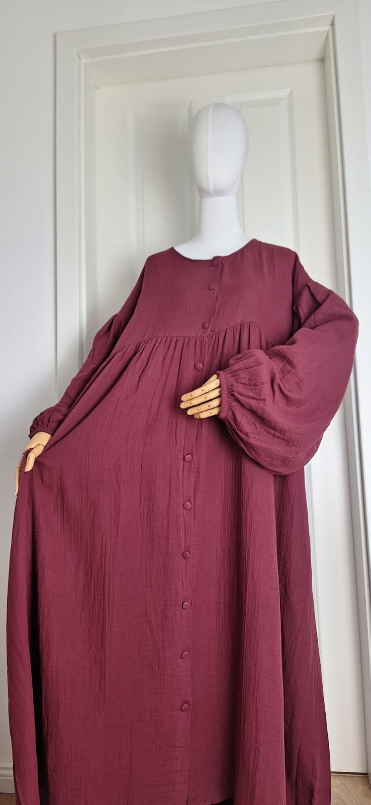 Bordeaux Musselin Kleid von vorne