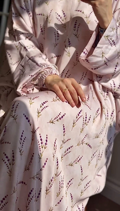 Abaya Set Nusayba mit großzügigem Butterfly-Schnitt und floralem Muster
