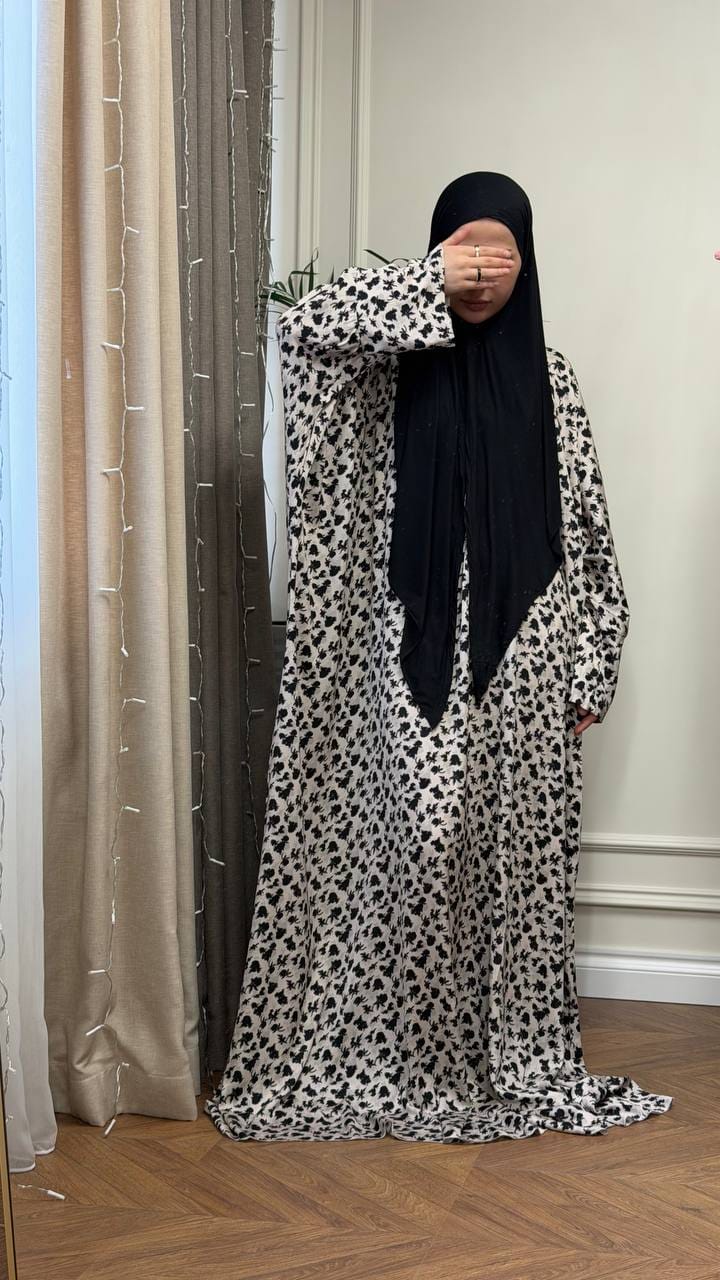 Abaya Set Beige Pearl aus Premium Viskose mit schwarzem Blumenmuster und Kopftuch