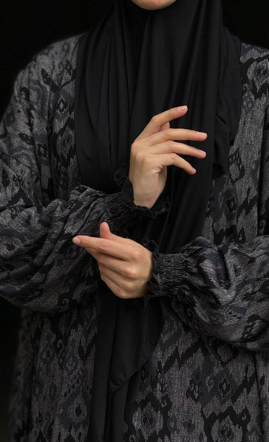 Vorderansicht des Abaya Sets Ruqayyah.