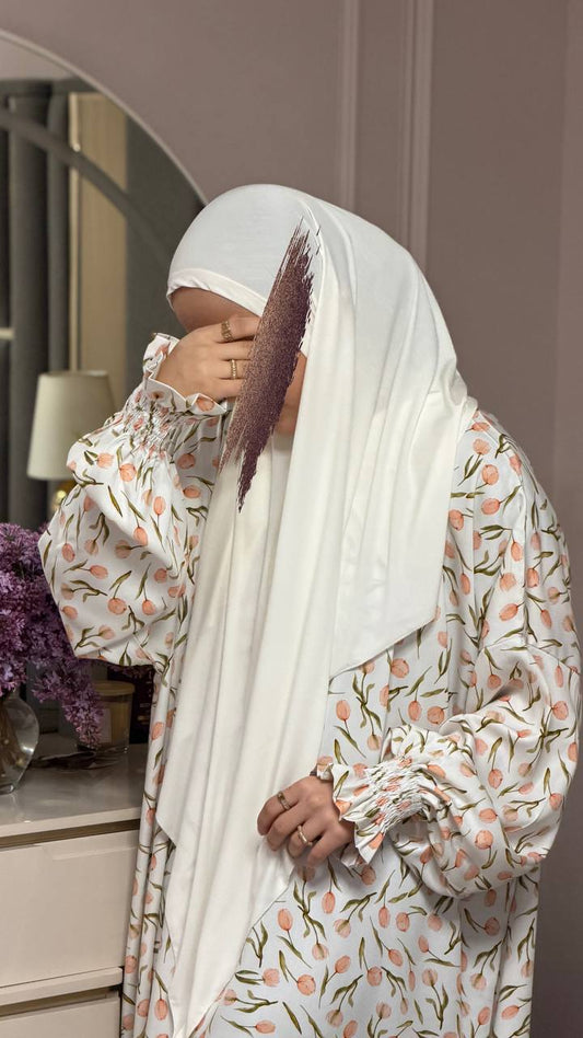 Detailaufnahme Viskose Abaya. Weich, fließend mit Tulpenmuster.