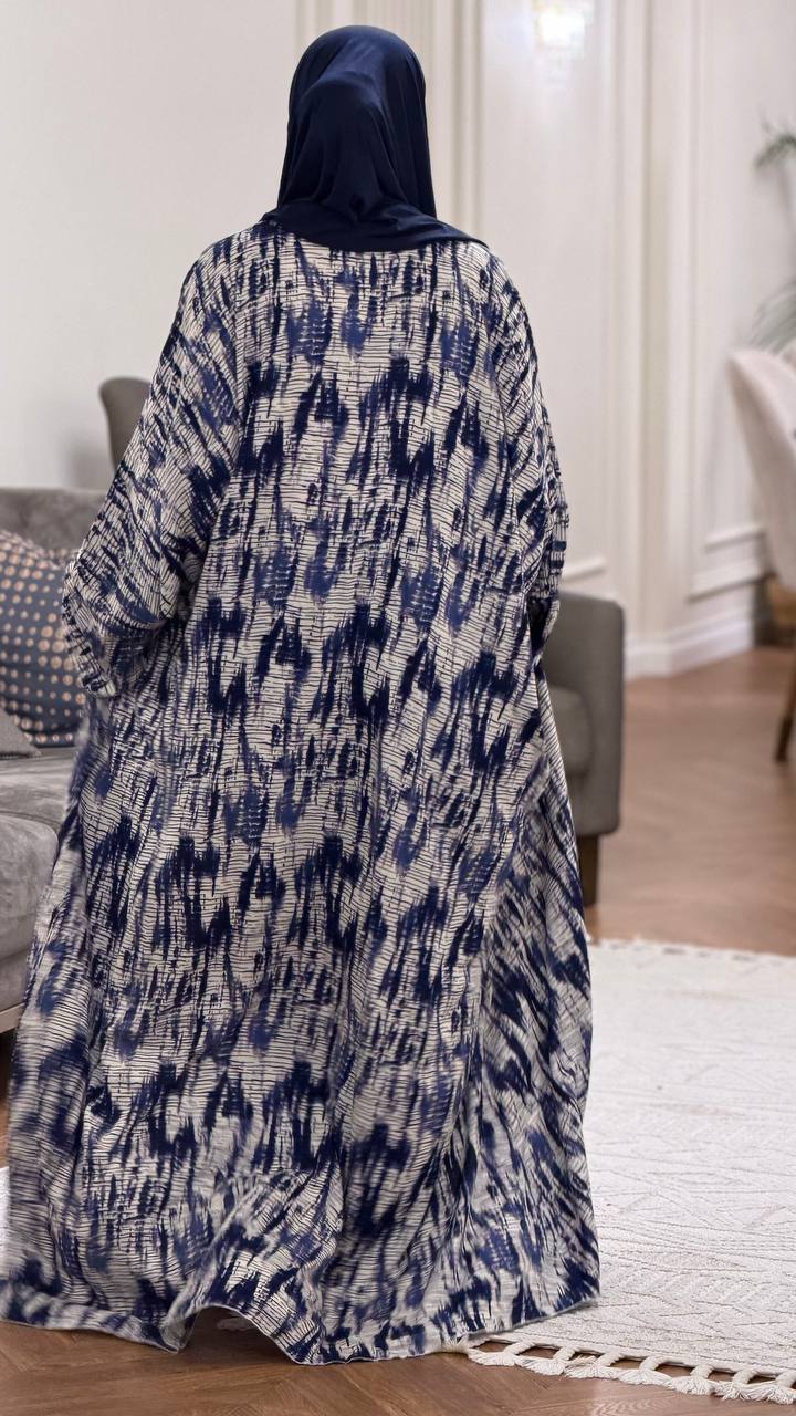 Rückansicht der Asiya Butterfly Abaya mit integriertem Kopftuch