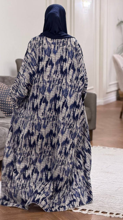 Rückansicht der Asiya Butterfly Abaya mit integriertem Kopftuch