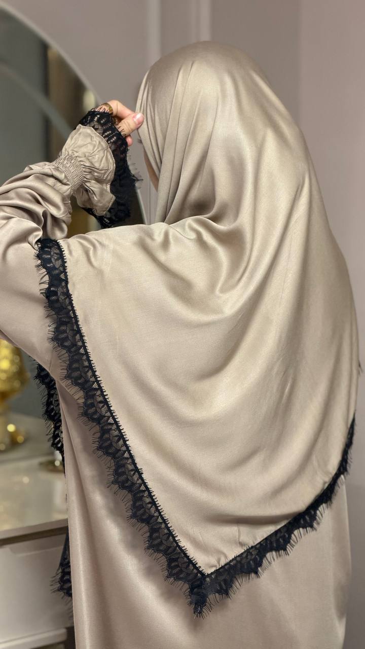 Dhahabiya Abaya Set in Gold mit passendem dreieckigem Kopftuch aus Viskose