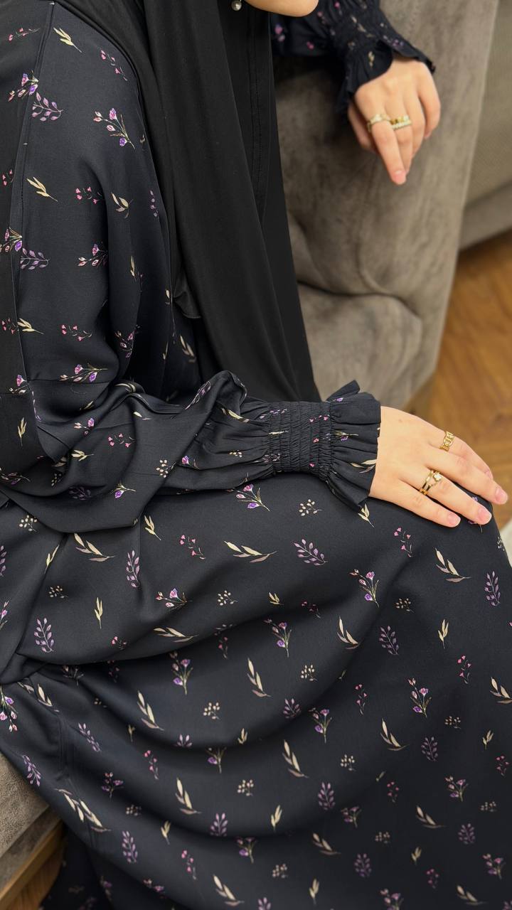 Detail Viskose Abaya schwarz mit floralem Muster
