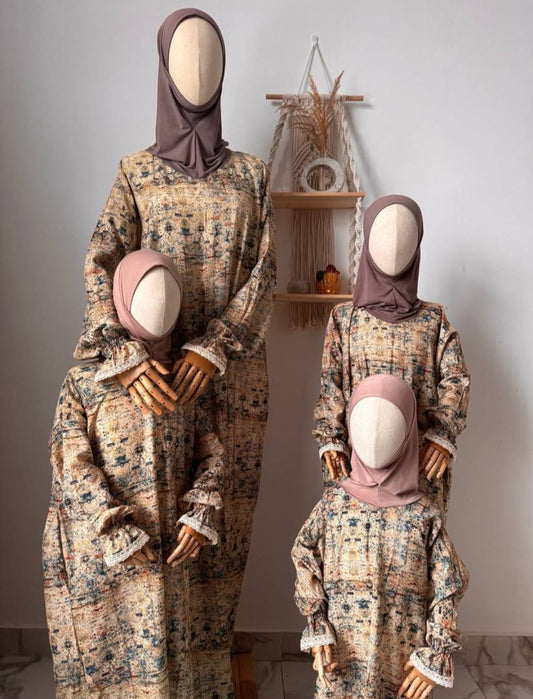 Samarkand Set für Mutter und Kind – abgestimmter Look in traditioneller Silhouette.