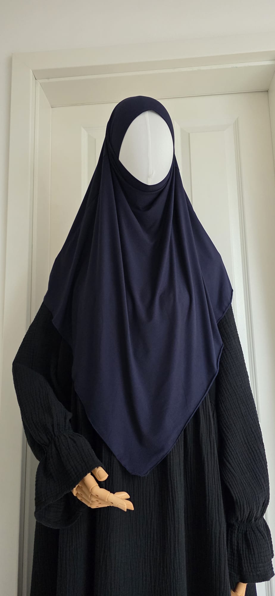 Kurzer Khimar in Dunkelblau aus weicher Viskose elegant und zeitlos