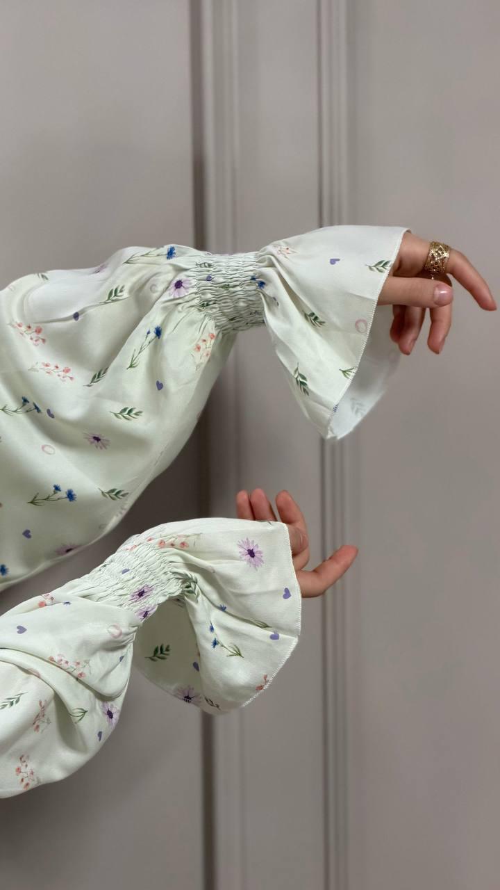 Detail Kleid Jamila – heller Viskosestoff mit floralem Muster