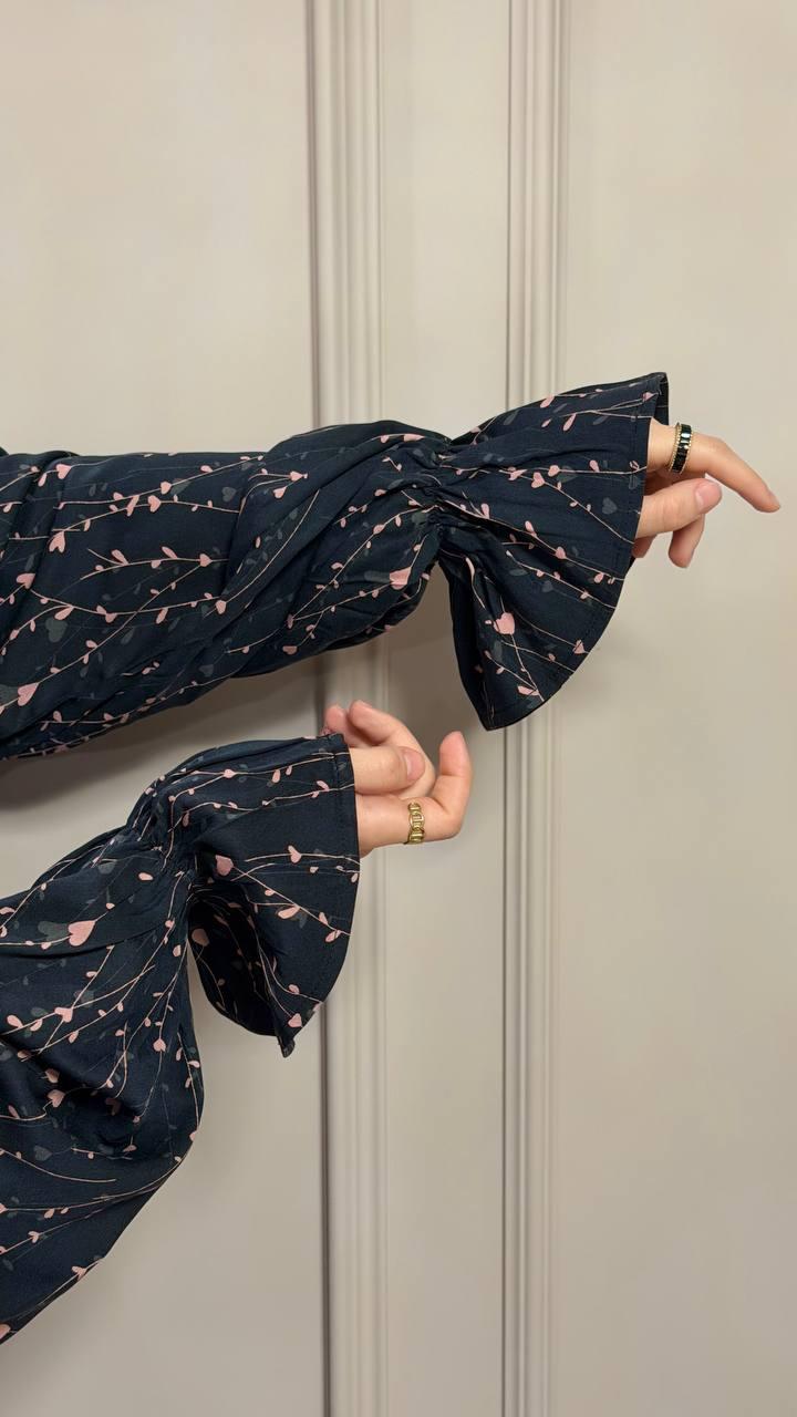 Detail Layl Fleur Abaya Premium Viskose schwarzes Kleid mit Blumenmuster