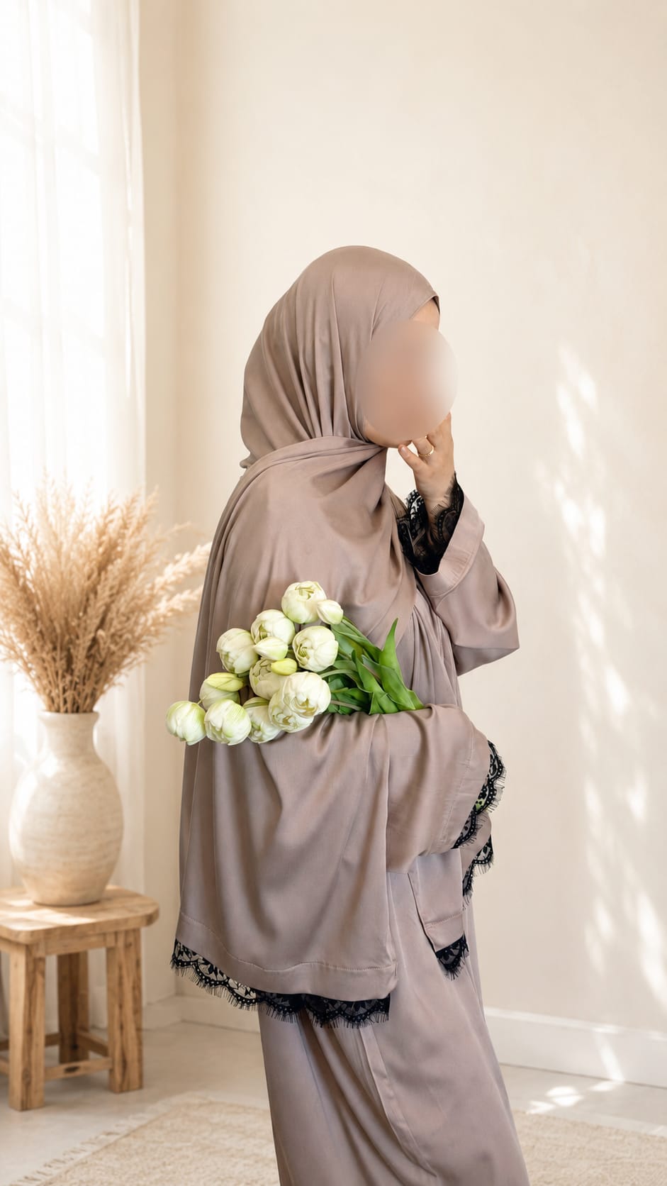 Rückansicht des Lubna Noir Abaya Sets mit fließender Passform und passendem Hijab