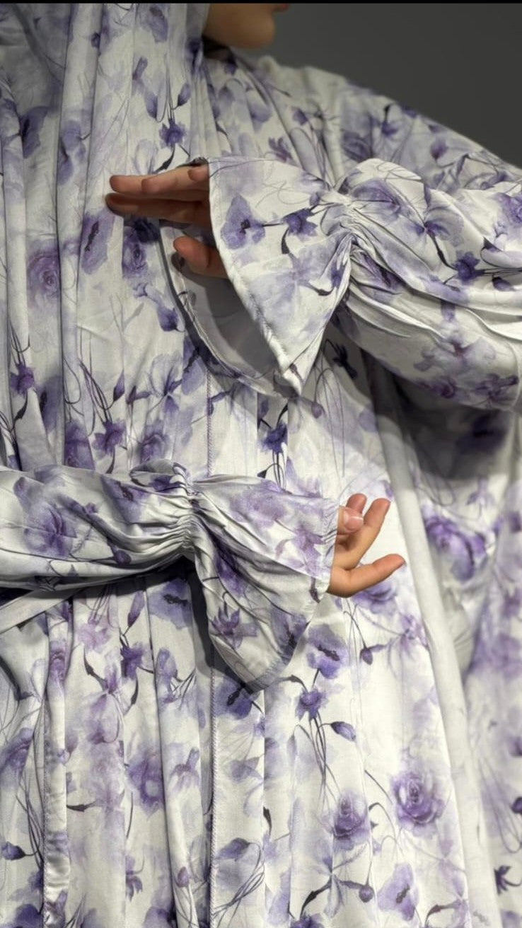Fließendes Maryam Kleid mit integriertem Kopftuch und floralem Muster