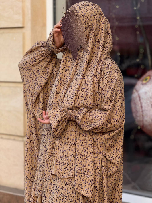 Florale Abaya Rumaysa in warmem Sandton mit fließendem Schnitt