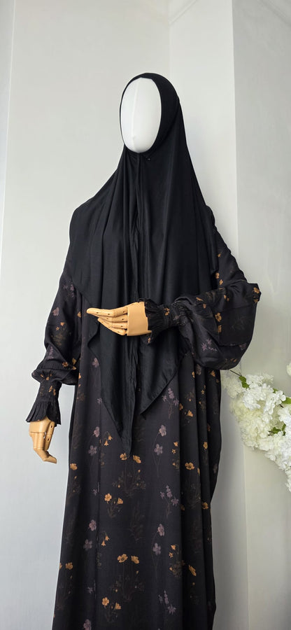 Elegante Ruwaida Abaya mit angenähtem Kopftuch und elastischen Ärmelbündchen